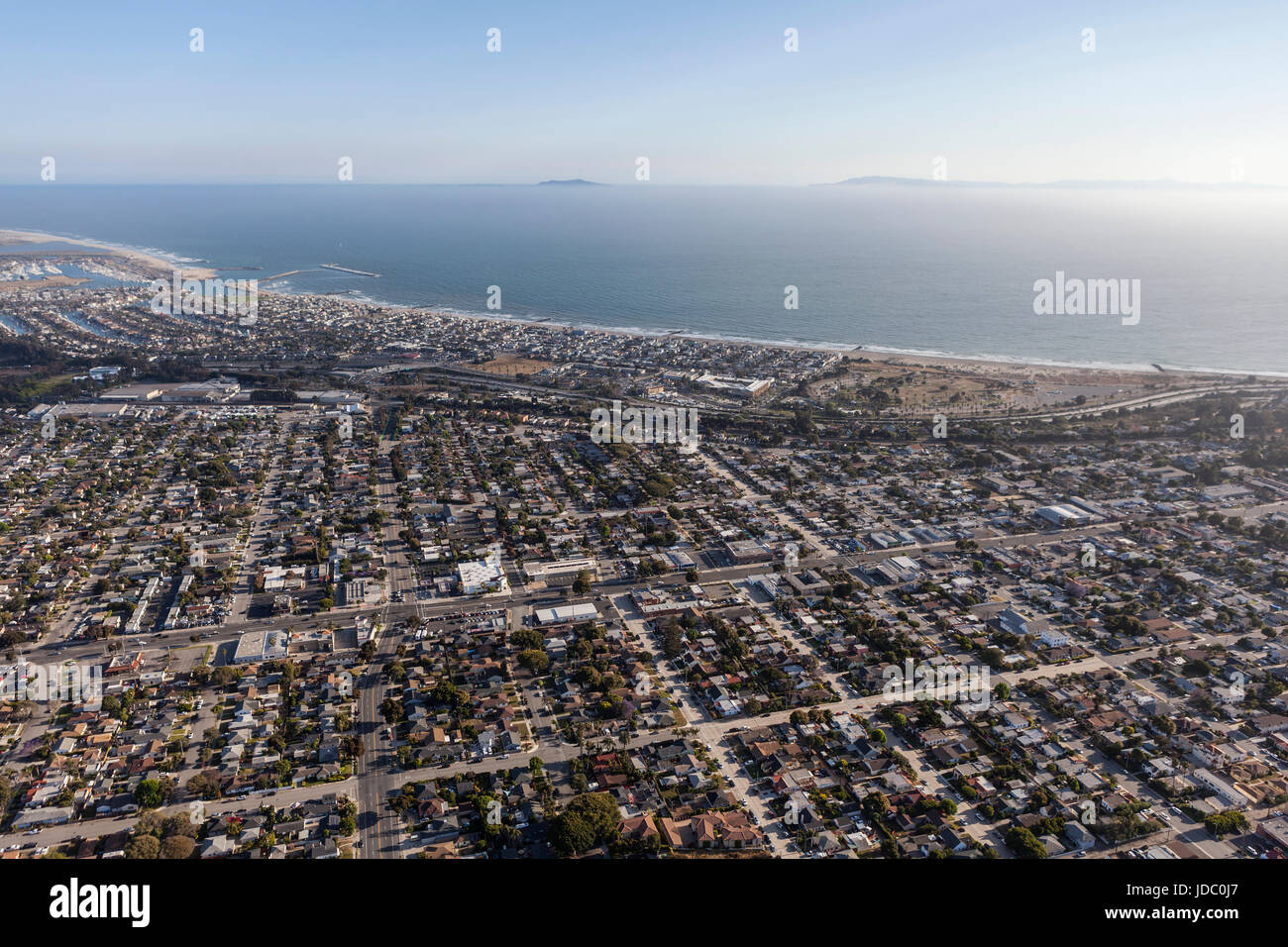 Vue aérienne de la côte du comté de Ventura en Californie du Sud. Banque D'Images