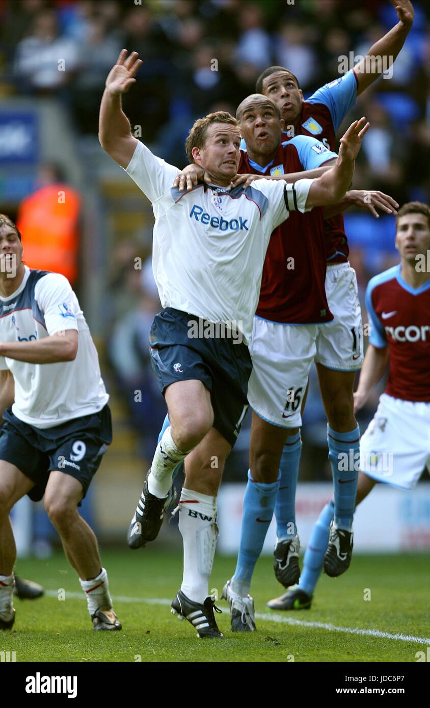 DAVIES KNIGHT & CURTIS DAVIES BOLTON V ASTON VILLA STADE REEBOK BOLTON ANGLETERRE 25 Avril 2009 Banque D'Images