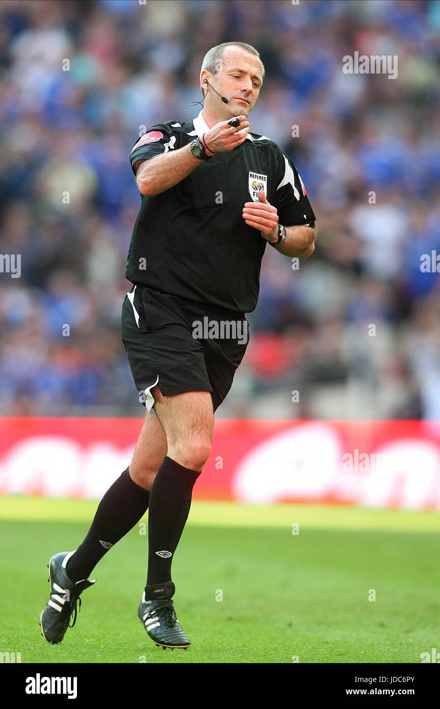 L'ARBITRE MARTIN ATKINSON AU STADE DE WEMBLEY Londres Angleterre 18 Avril 2009 Banque D'Images