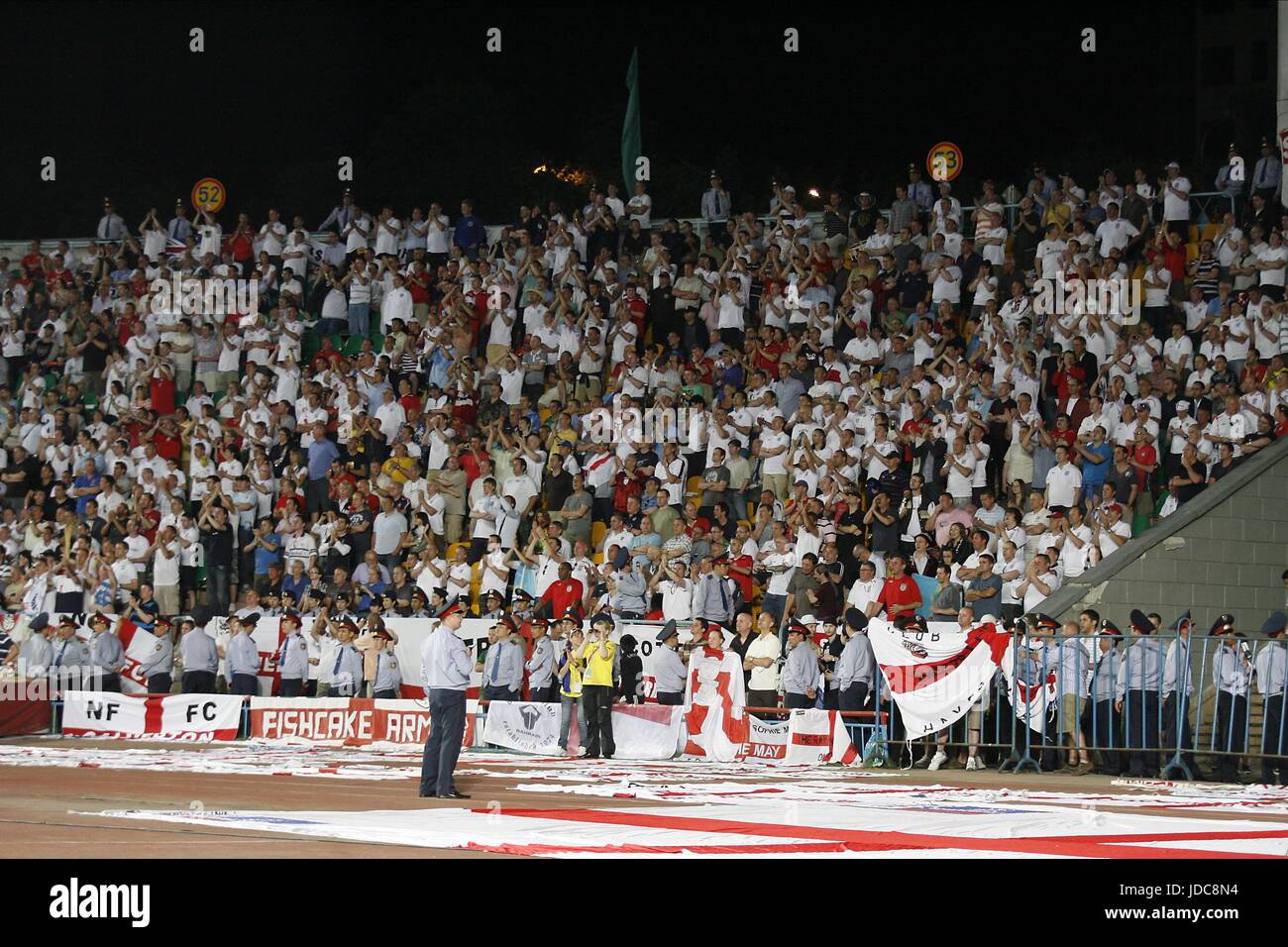 Les partisans de l'Angleterre Angleterre V KAZAKHSTAN KAZAKHSTAN ALMATY CENTRAL STADIUM 06 Juin 2009 Banque D'Images