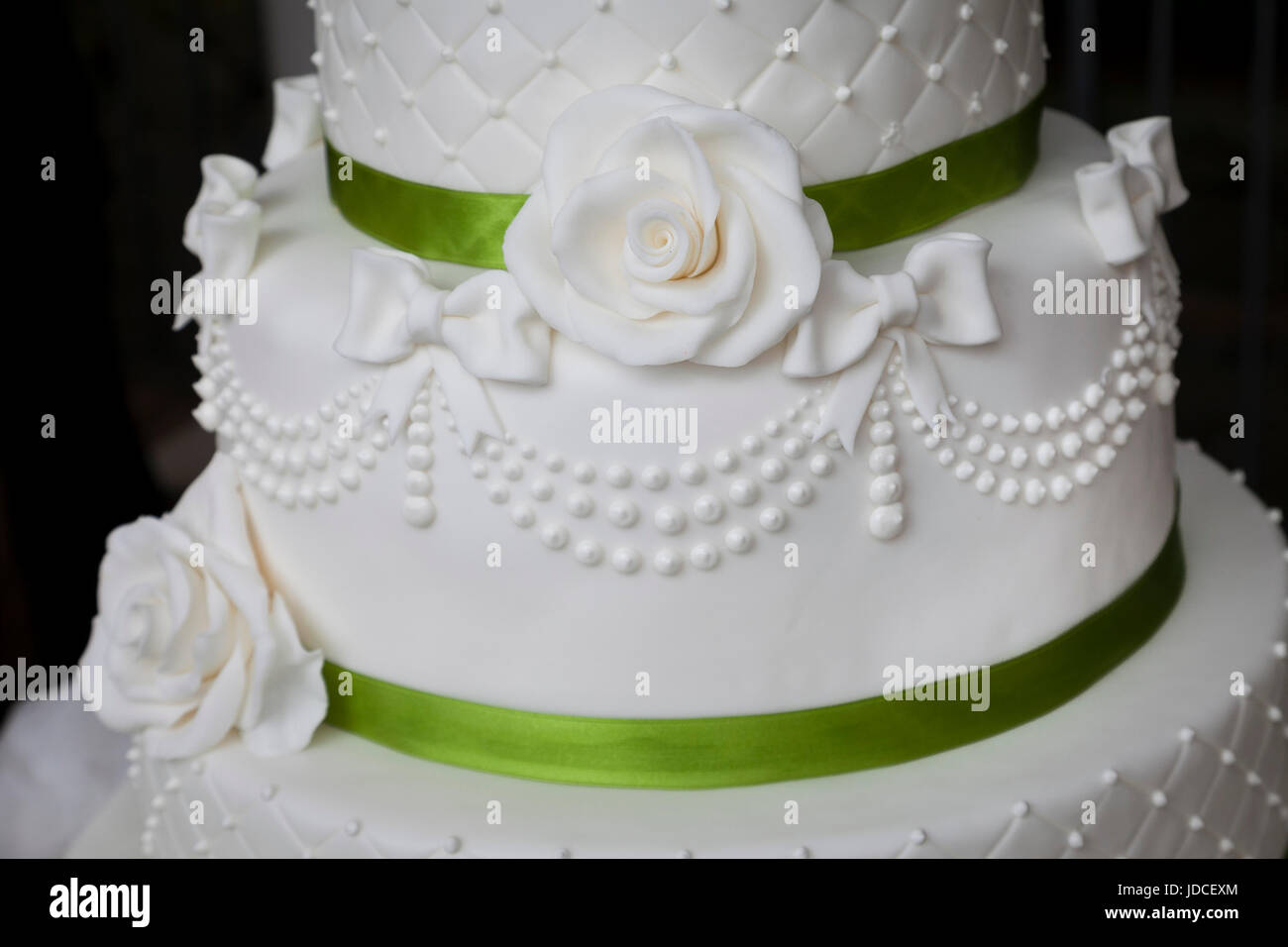 Gâteau de mariage fleurs de sucre close up Banque D'Images