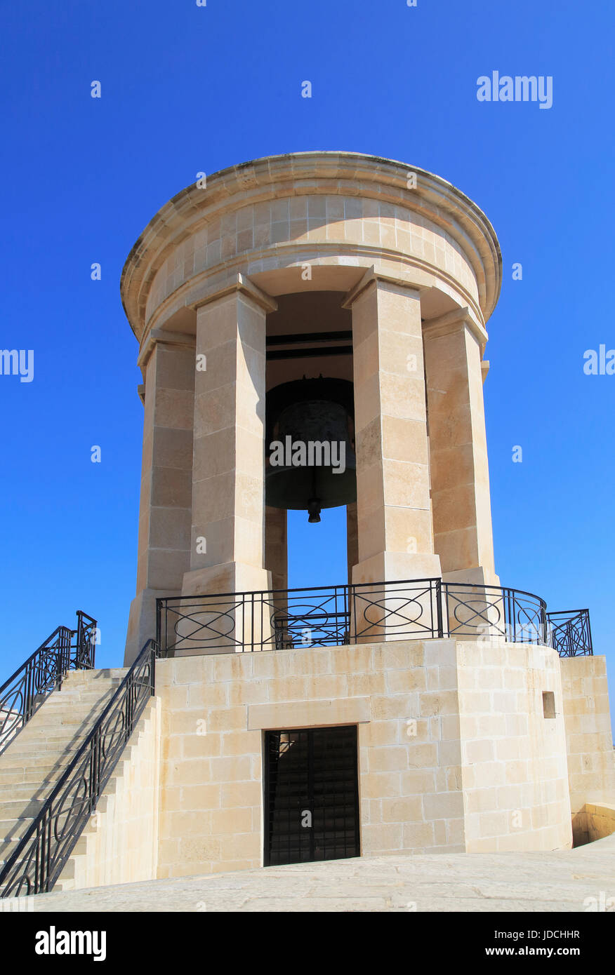 Le siège monument Bell, La Valette, Malte 1992 érigé pour commémorer le siège de Malte 1940-1943 Banque D'Images