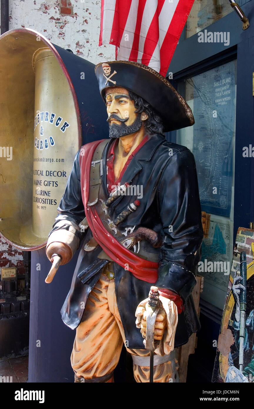 Un manaquin pirate en face d'une boutique de Portland dans le vieux quartier du Port, dans le Maine, USA Banque D'Images
