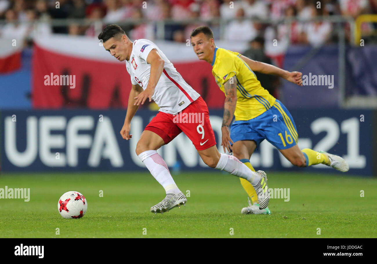 19.06.2017, Lublin, Pologne ; U-21 de l'UEFA, championnat d'Europe de football en Pologne et Suède ; Mariusz Stepinski (POL) se détache de Melker Hallberg (SWE) Banque D'Images