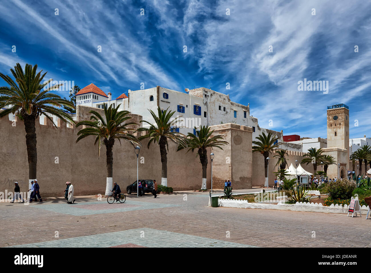 Avenue Oqba Ibn Nafiaa dans la médina d'Essaouira, UNESCO World Heritage site, Maroc, Afrique Banque D'Images