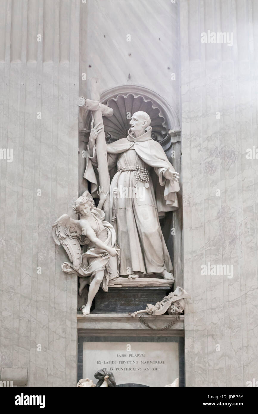 Statue de Saint Pierre d'Alcantara à l'intérieur de la basilique Saint-Pierre, Vatican, Italie Banque D'Images