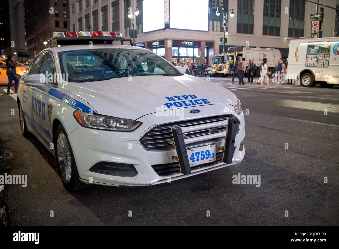 Voiture de patrouille de la police de nypd nuit à New York City USA Banque D'Images