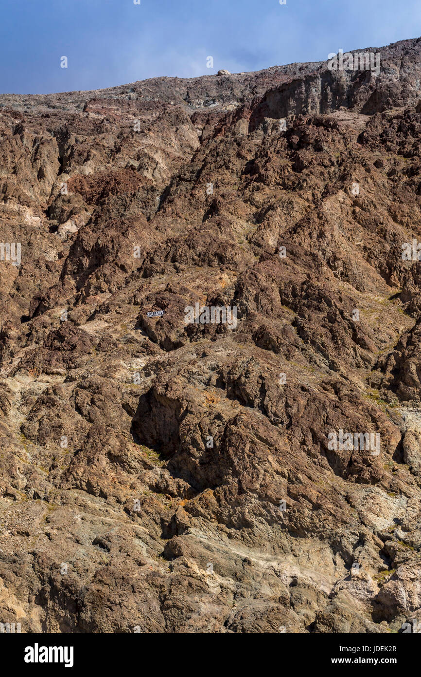 Signe du niveau de la mer, du bassin de Badwater, Death Valley National Park, Death Valley, Californie Banque D'Images