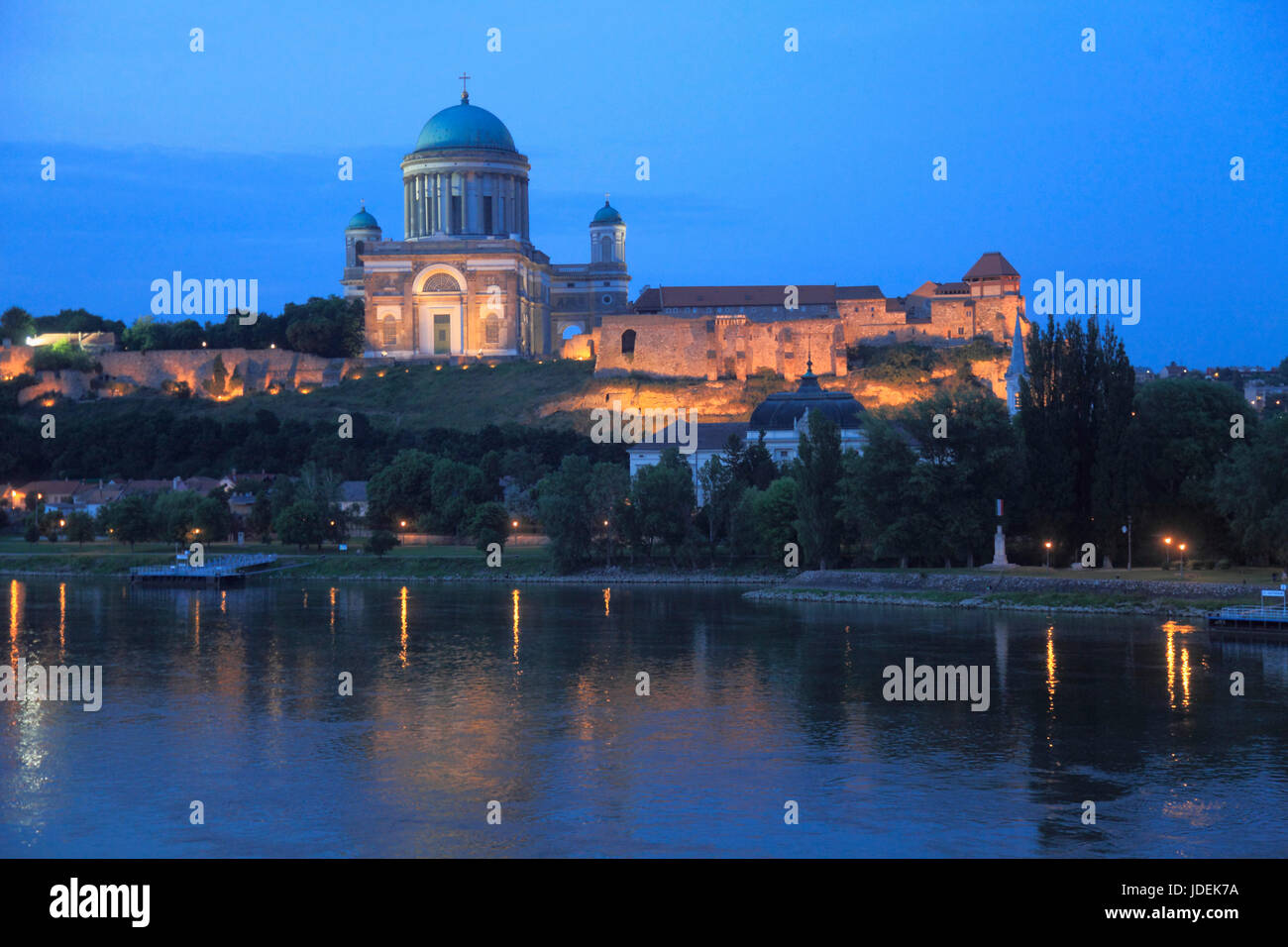 La Hongrie, Esztergom, la Basilique, le Château Royal, le Danube, Banque D'Images