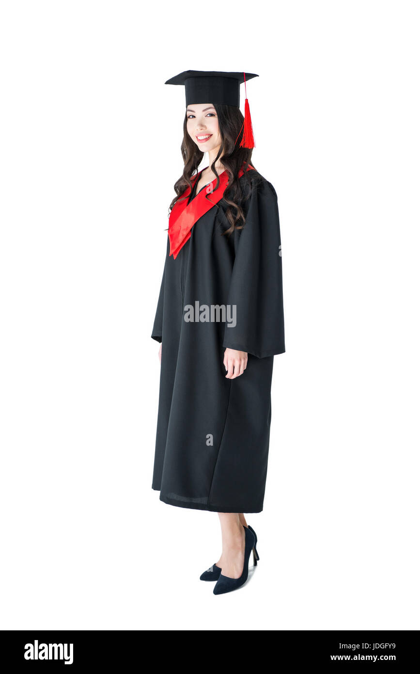 Sur toute la longueur de la belle jeune femme brune en toge et mortier Banque D'Images