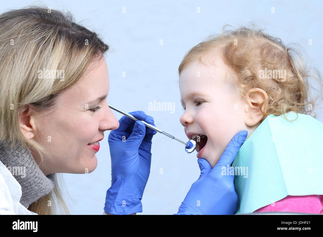 Un dentiste, enfant, nourrisson, heureux, les enfants médecin Banque D'Images