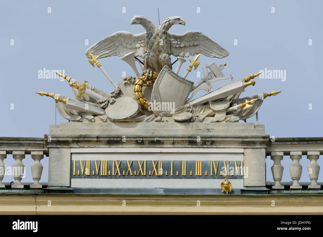 L Autriche Vienne Armoiries Sur Haut De Schonbrunn Photo Stock Alamy