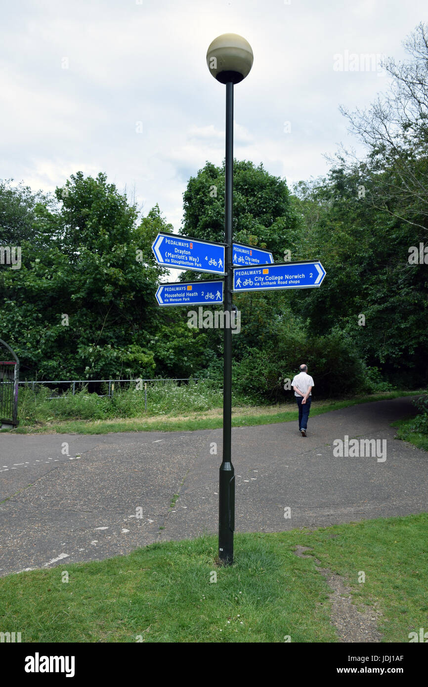 Le Marriot's Way (pistes) & pedalways signes, Parc Wensum Norwich, UK Banque D'Images