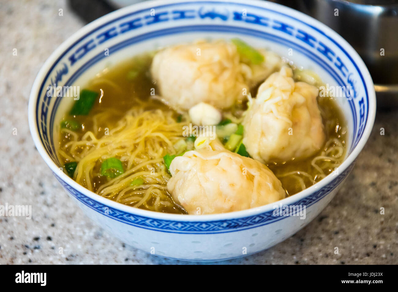 Nouilles Wonton Crevettes King à Tsim Chai Kee Restaurant à Central, Hong Kong Banque D'Images