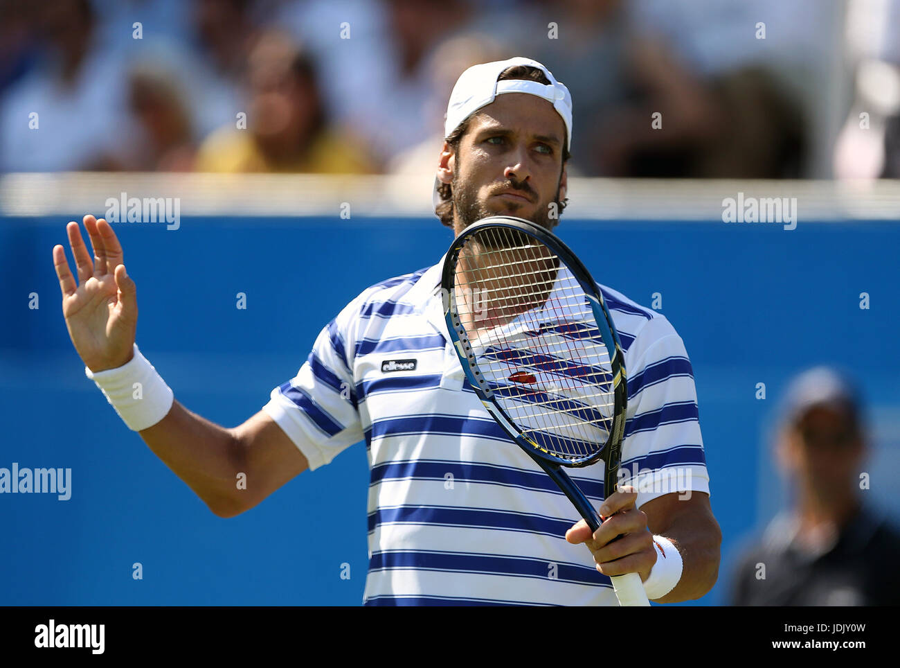 L'Espagne a battu Feliciano Lopez célèbre Suisse's Stan Wawrinka au cours de la deuxième journée de l'AEGON Championships 2017 au Queen's Club de Londres. Banque D'Images
