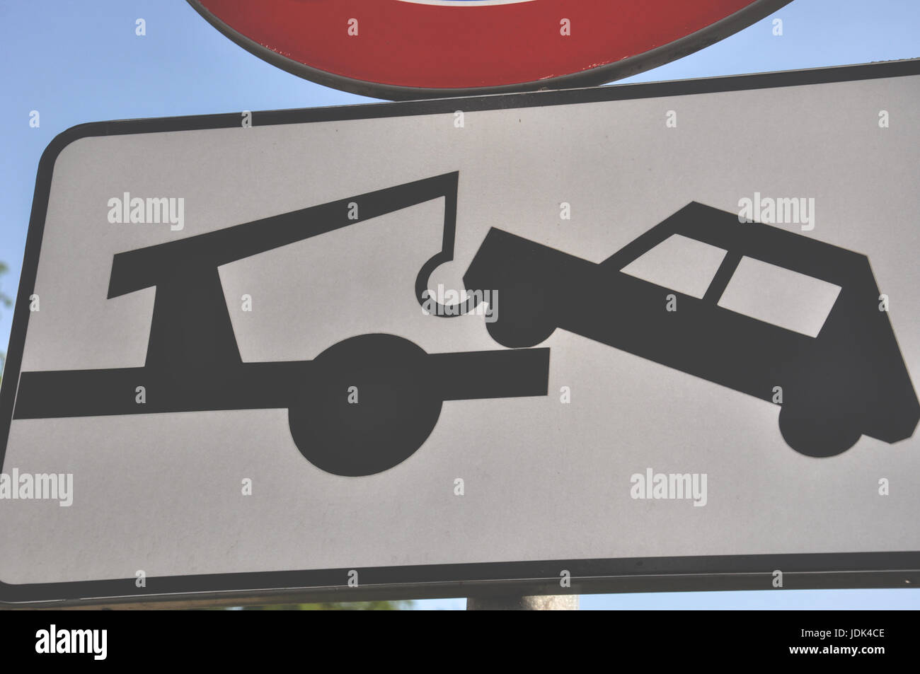 Avertissement signe que l'on peut peut être remorqué Banque D'Images