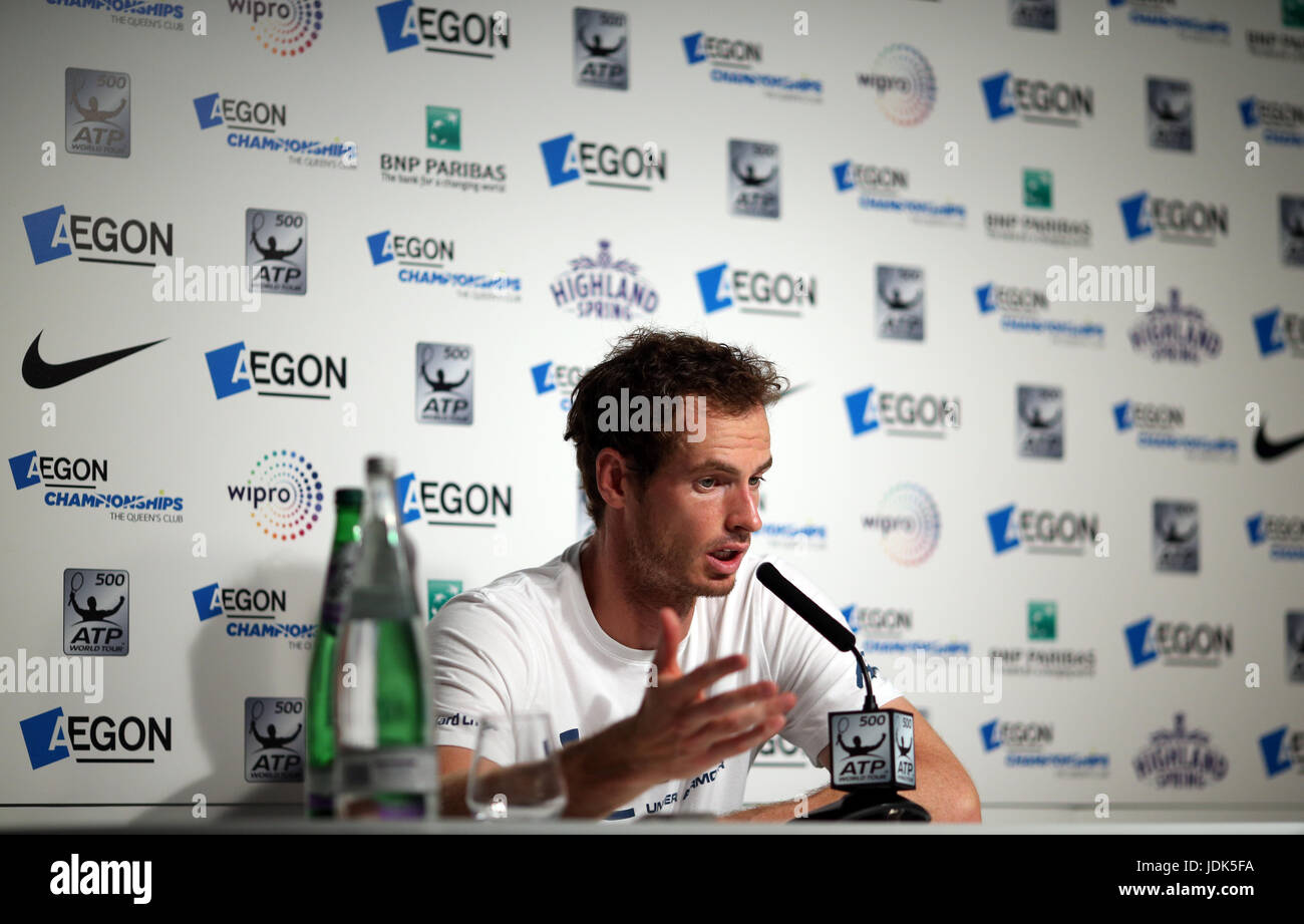 La société britannique Andy Murray parle aux médias après sa défaite face à l'Australie Jordanie Thompson en première ronde lors de la deuxième journée de l'AEGON Championships 2017 au Queen's Club de Londres. Banque D'Images