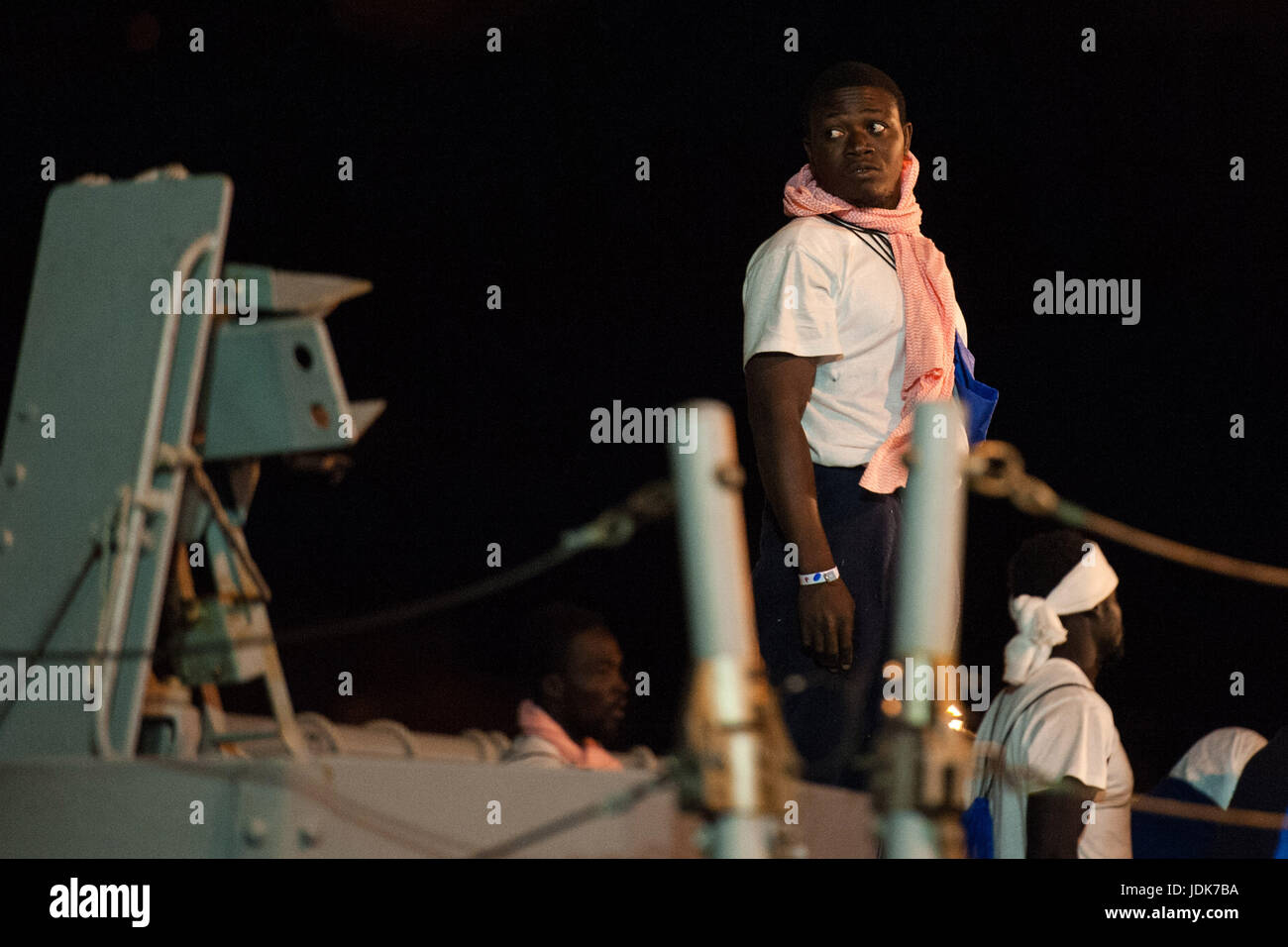 Salerne : migrants débarqués enregistré dans le canal de Sicile et dans les eaux internationales en face de la côtes libyennes. À bord de navire espagnol "Canarias" 526 migrants de Ghana, Soudan, Sénégal, Gambie, Mali, Nigeria et Togo. À bord de 53 femmes et 19 enfants. (Photo bIvan Romano/Pacific Press) Banque D'Images