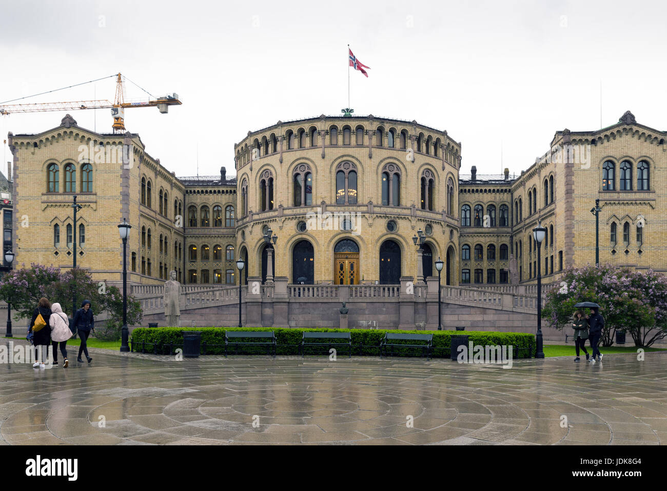 OSLO, Norvège - 7 juin 2017 : le Parlement d'Oslo avec un ciel nuageux. Banque D'Images