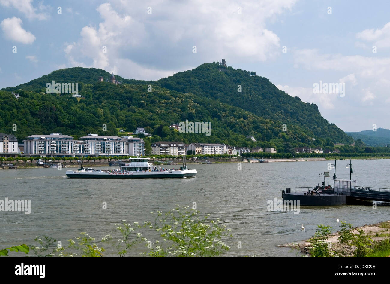 L'Europe, l'Allemagne, en Rhénanie du Nord-Westphalie, le Rhin, l'hiver du roi, rocher du dragon dans la réserve naturelle des Siebengebirge, king's Ferry, d'hiver , Europa, D Banque D'Images