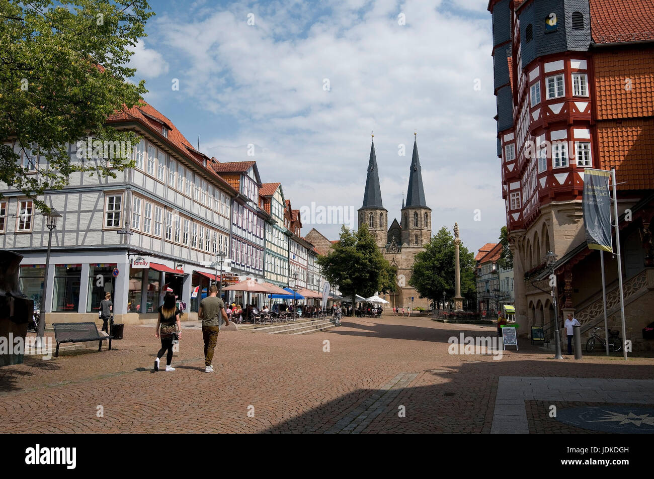 Allemagne, Basse-Saxe, Duderstadt, marché, maisons à colombages, ses cafés de rue, l'Esprit Saint, l'église , Deutschland, Niedersachsen, Markt, ""Villa Rügen, Banque D'Images