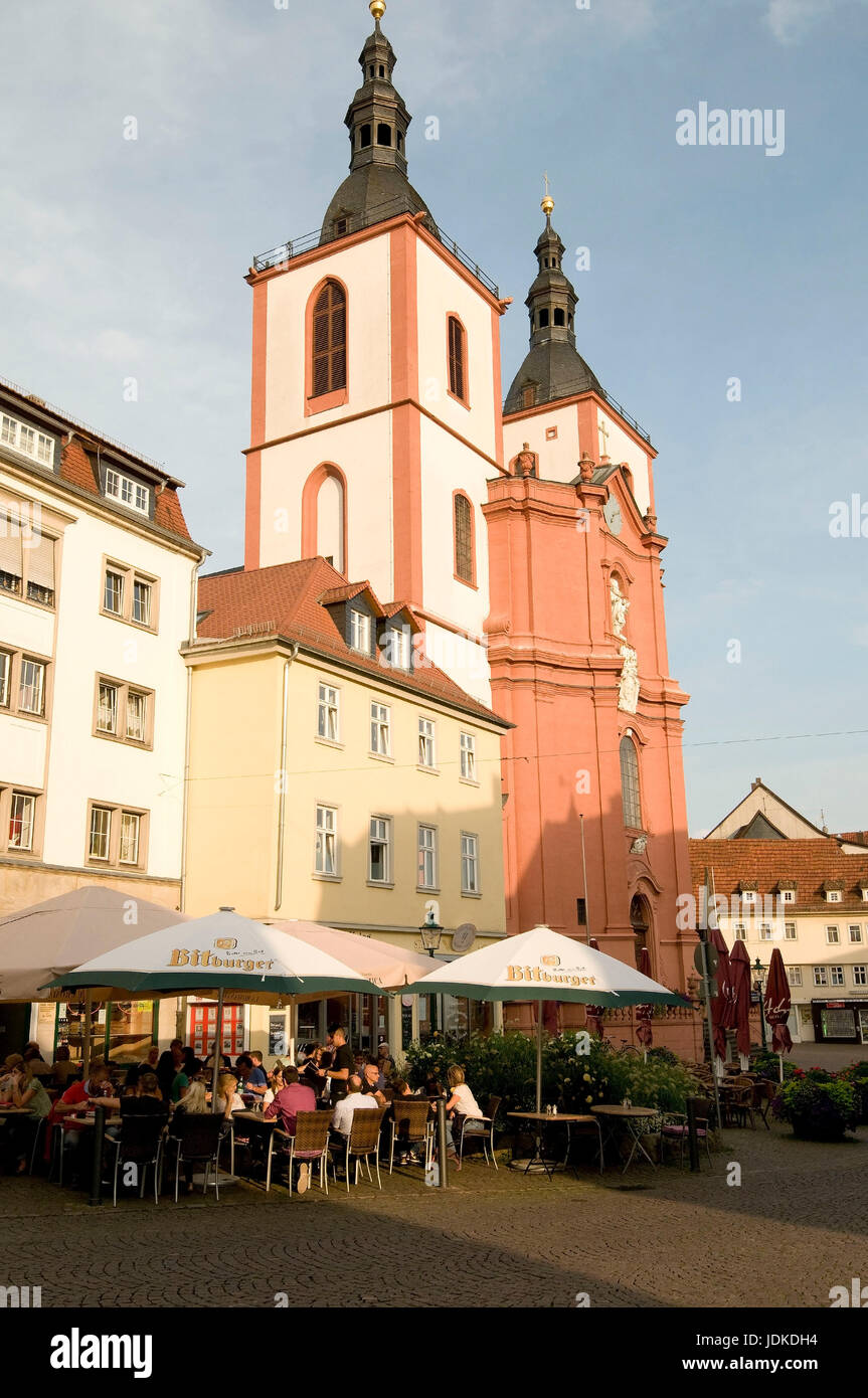 L'Europe, en Allemagne, en Hesse, à l'est de jute, Fulda, Bishop's voir, Friedrichsstrasse, café de la rue, ville, église paroissiale Sainte Croix , Europa, Deutschland, Ost Banque D'Images