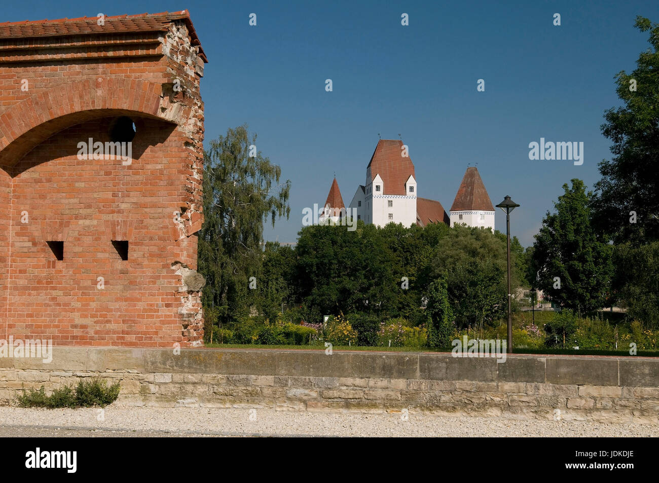 L'Europe, l'Allemagne, la Bavière, le Danube, Ingolstadt, Klenzepark, regarder vers le château, ancienne forteresse, mur , Europa, Deutschland, Bayern, Donau, Blick zum S Banque D'Images