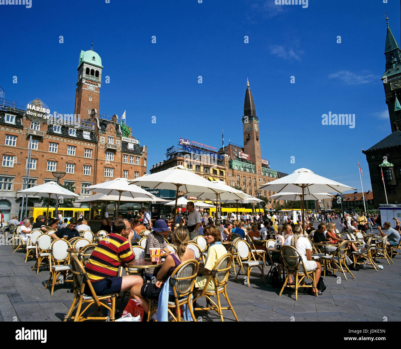 Danemark, Copenhague, la place de l'hôtel de ville, Strassencaf ?  ?, Daenemark, Kopenhagen, Rathausplatz, Strassencafé Banque D'Images