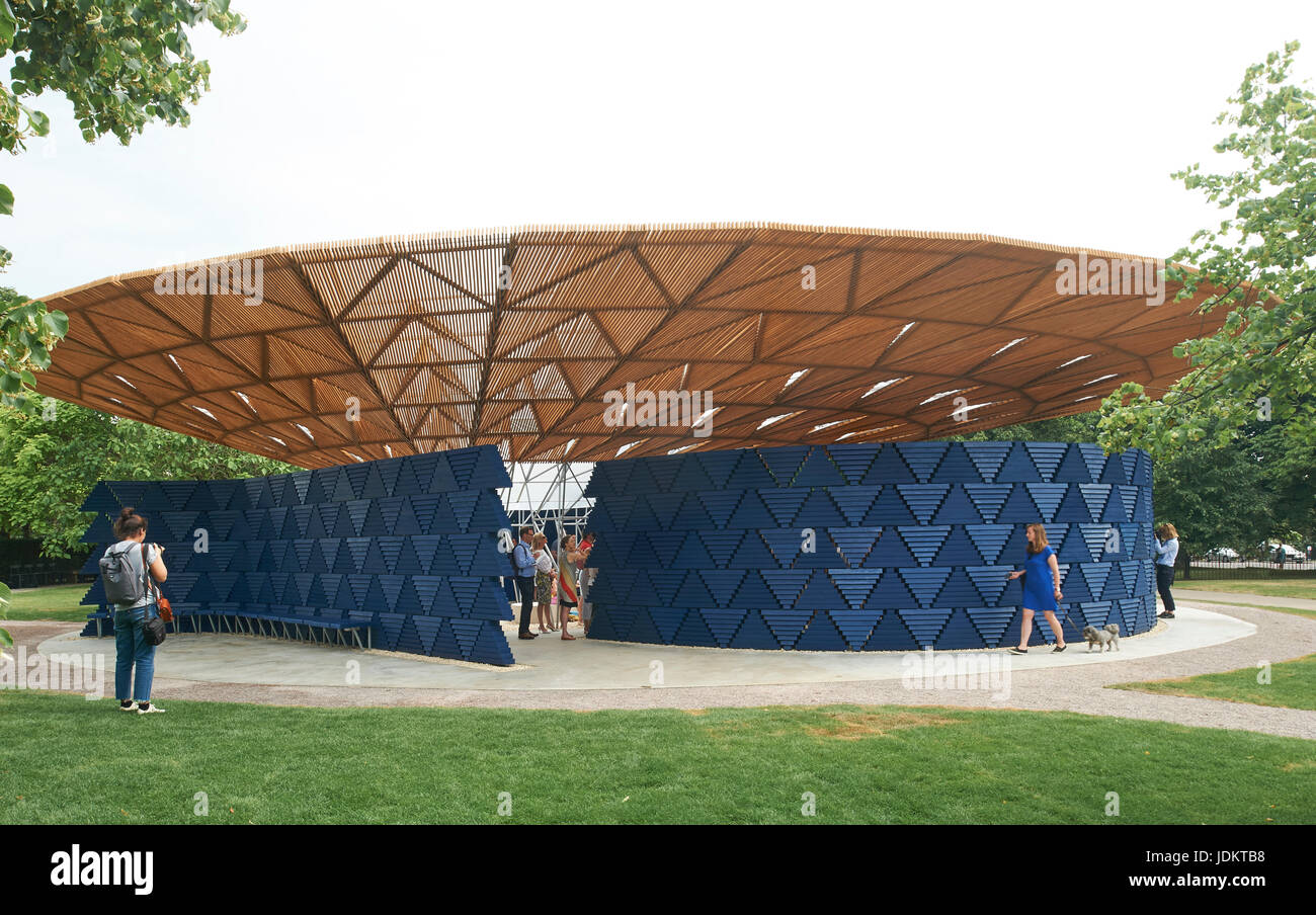 Hyde Park, London, UK. 20 Jun, 2017. La serpentine Pavilion 2017 par Francis Kere Crédit : Joanne Underhill/Alamy Live News Banque D'Images