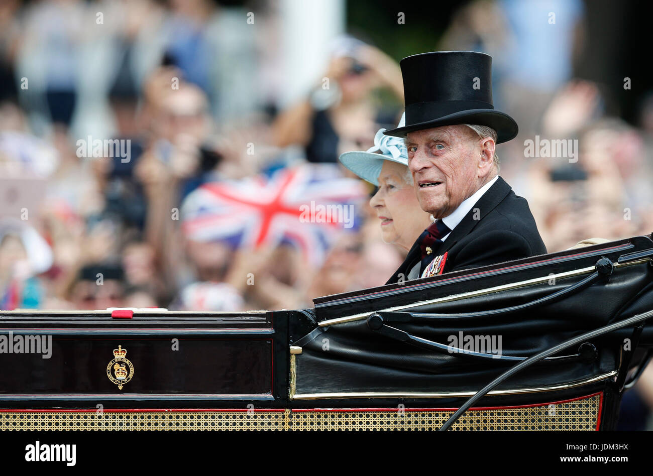 Londres, Royaume-Uni. 17 Juin, 2017. Photo prise le 17 juin 2017 montre le duc d'Édimbourg à la parade la couleur 2017 pour célébrer la reine Elizabeth II, 91e anniversaire à Londres, Grande-Bretagne. Le duc d'Édimbourg, époux de la reine Elizabeth II, a été admis à l'hôpital comme une "mesure de précaution" pour le traitement d'une infection, le palais de Buckingham a dit mercredi. Credit : Han Yan/Xinhua/Alamy Live News Banque D'Images