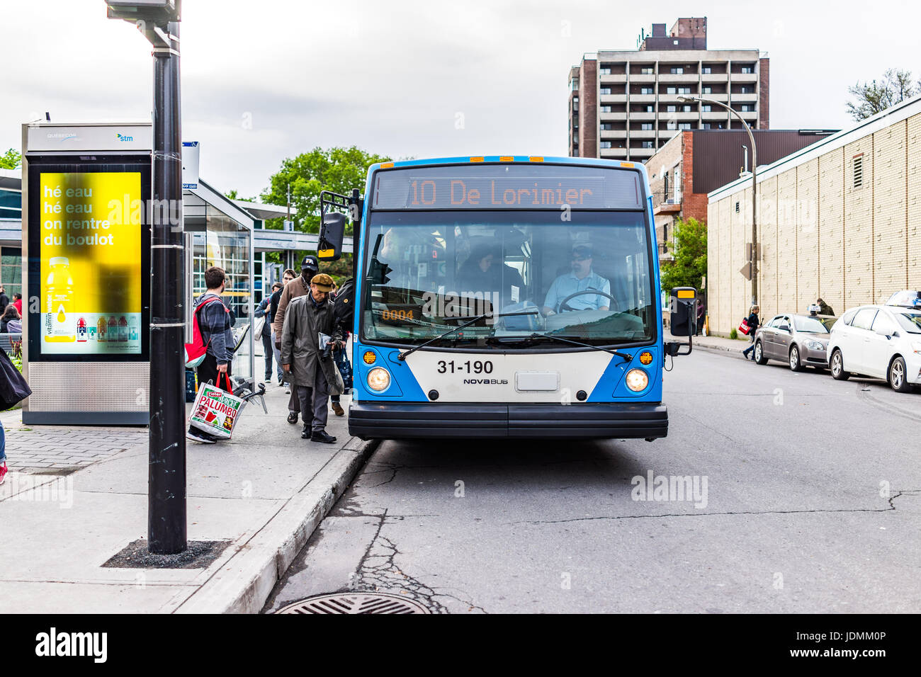 Bus In Montreal Quebec Canada Banque D Image Et Photos Alamy