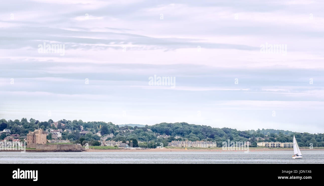 Ce 15e siècle fort côtières a dû faire face à de nombreuses batailles et les sièges, et a été reconstruite au xixe siècle dans le cadre de la rivière Tay, système de défense côtière Banque D'Images