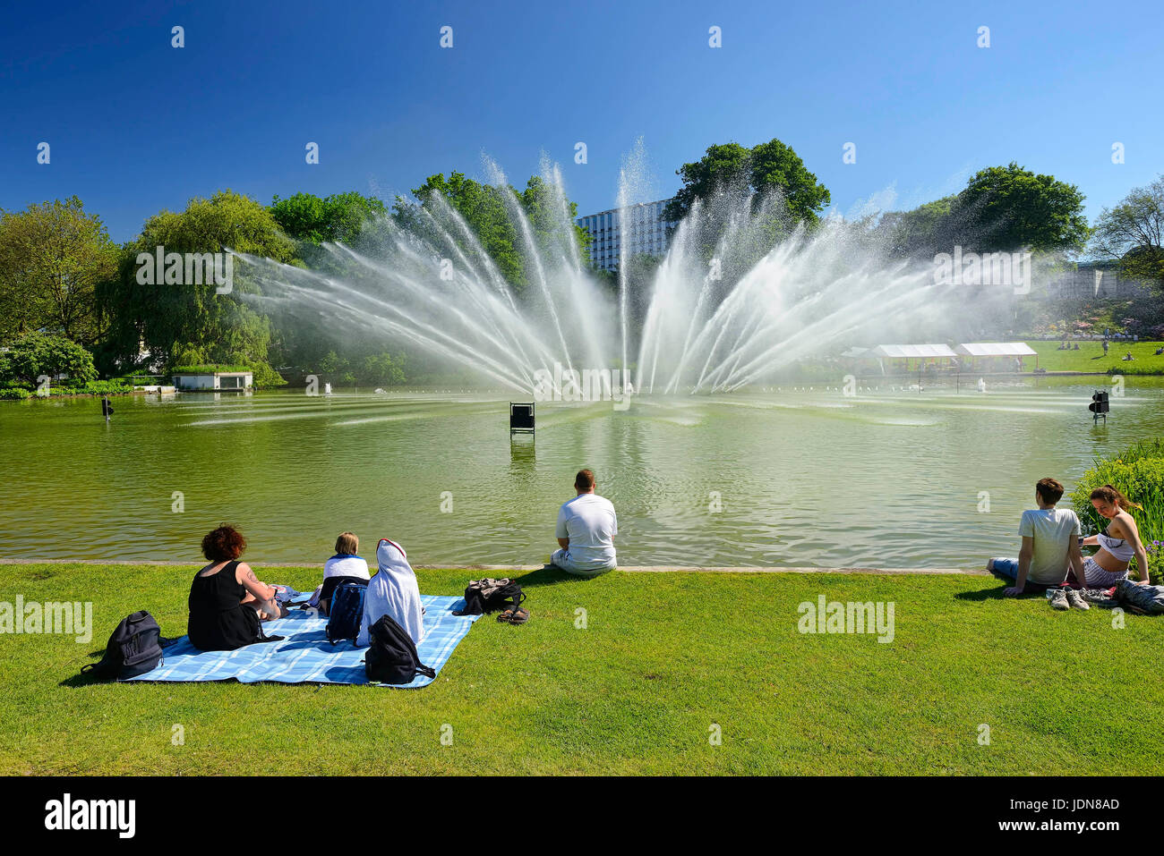 Les fontaines d'eau dans la planification du parc un Blomen à Hambourg, Allemagne, Europe, Wasserspiele im Park parc Planten un Blomen à Hambourg, Deutschland, Europa Banque D'Images