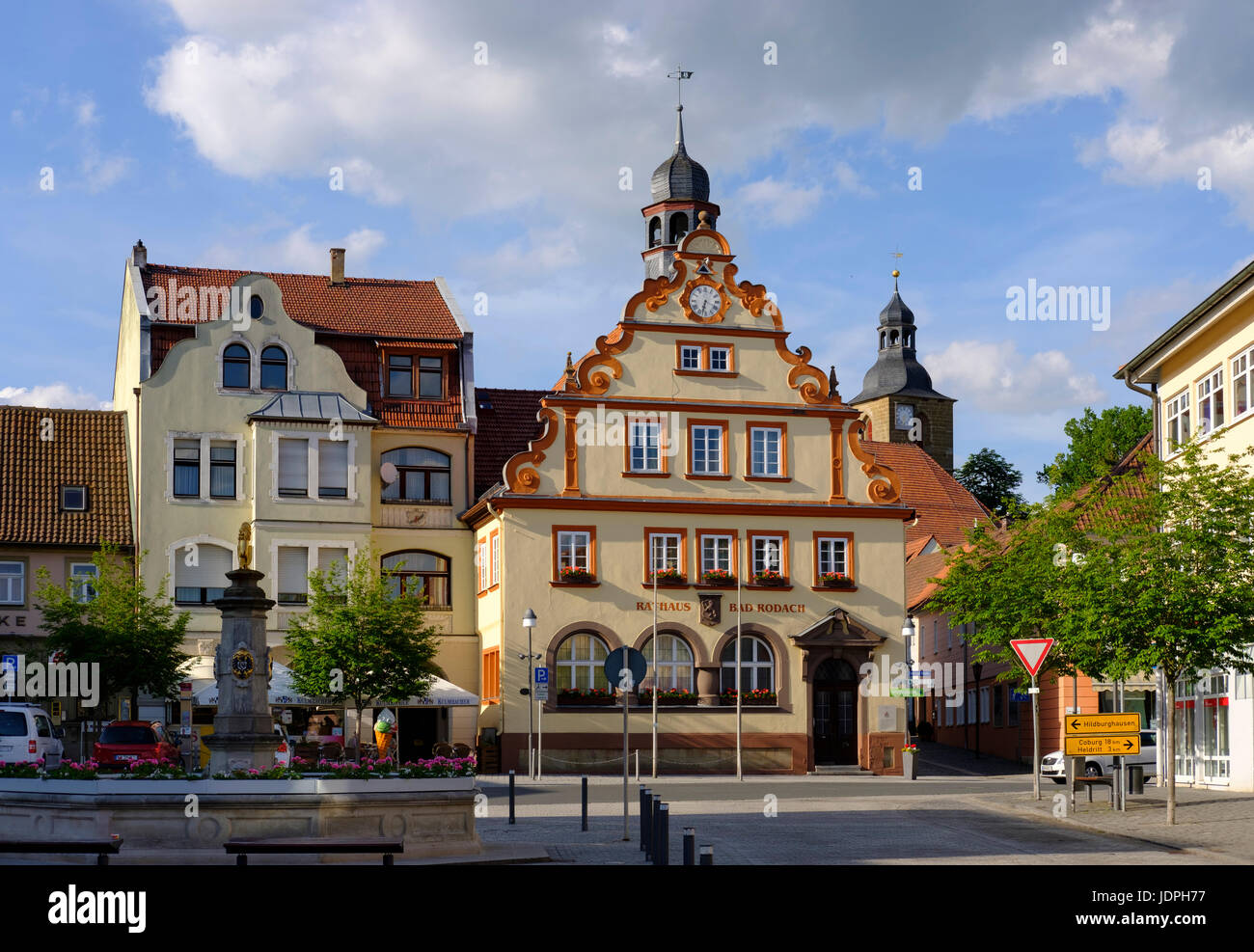 Hôtel de ville et la fontaine du marché, Bad Rodach, Cobourg District, Haute-Franconie, Franconia, Bavaria, Germany Banque D'Images