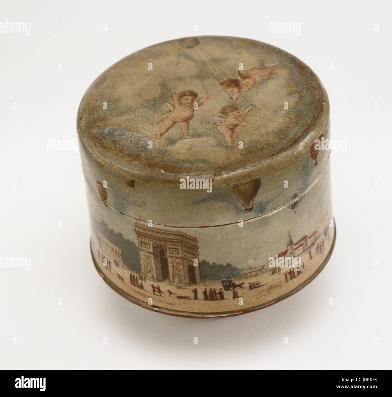 La case 'Poudre aux ballons" de la maison de Guerlain. Reades label parfum 'L'Heure Bleue" autour de 1920 (H.5.3 cm, diamètre 7,3 cm) Muller-Quênot Collection Banque D'Images