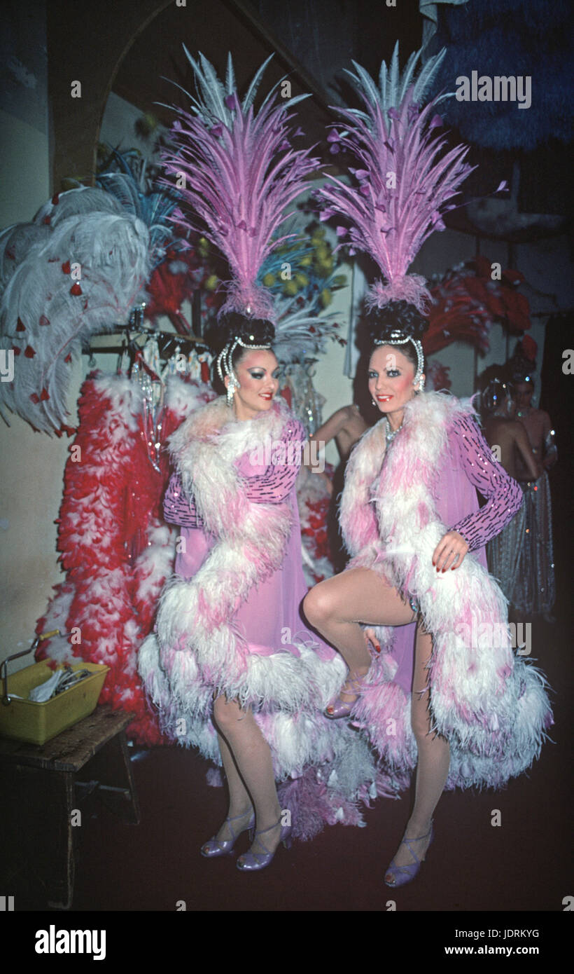 Voir les filles, les danseurs, les coulisses du Moulin Rouge, Clichy, Paris, France Banque D'Images