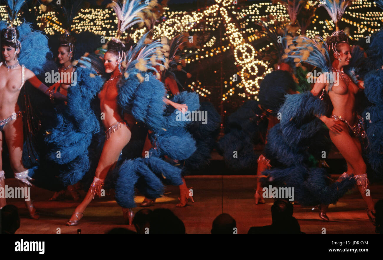 Les danseurs du Moulin Rouge Cabaret, Clichy, Paris, France Banque D'Images