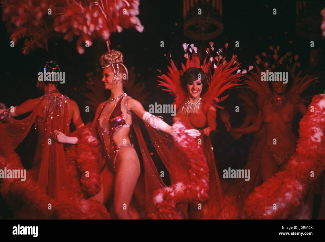 Les danseurs du Moulin Rouge Cabaret, Clichy, Paris, France Banque D'Images