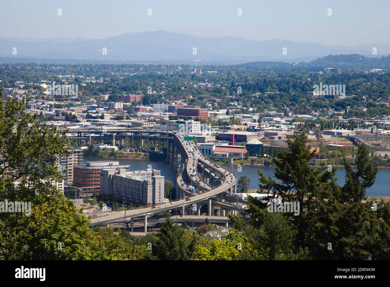 L'Amérique, Etat de l'Oregon, ville de Portland, dans l'aperçu avec la rivière Willamette, et pont de Marquam Banque D'Images