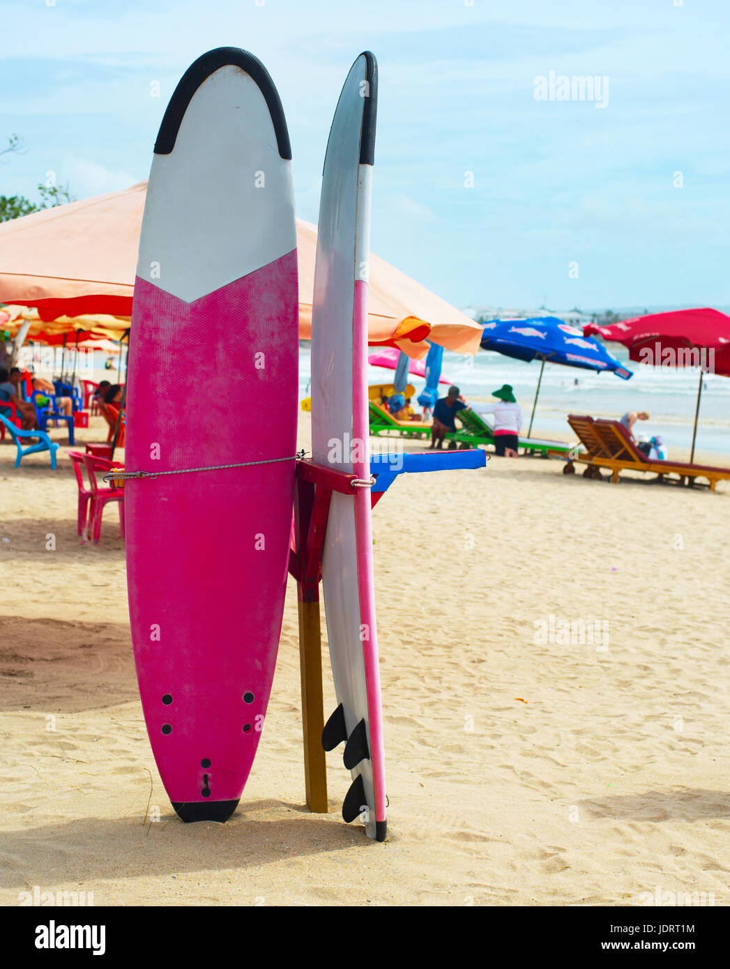 Planches de surf à louer sur la plage de Kuta, Bali, Indonésie Banque D'Images