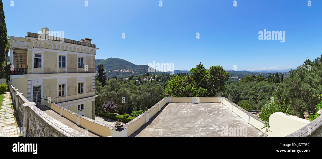 Corfou et l'Achilleion Palace sur l'île grecque dans la mer Ionienne Banque D'Images