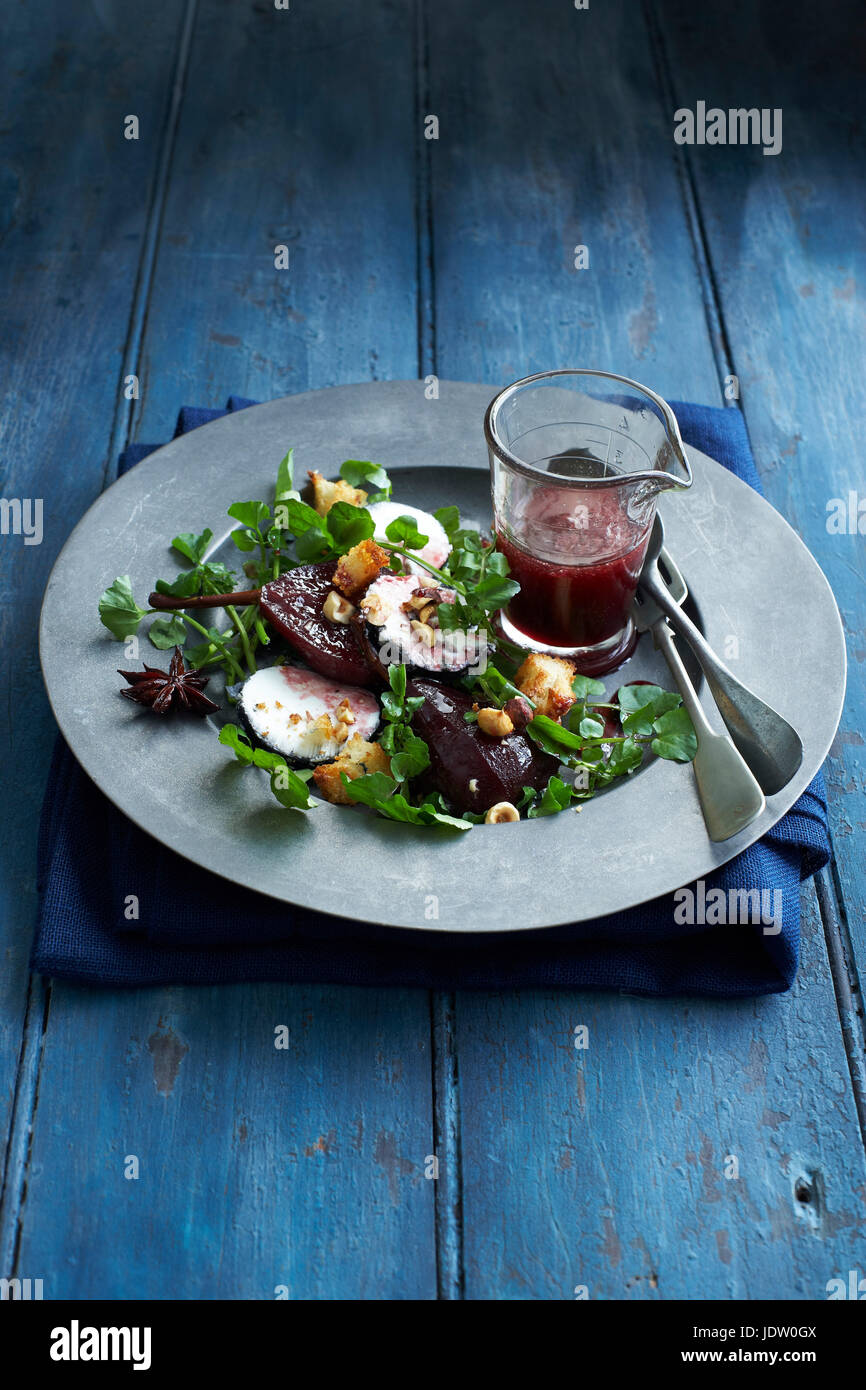 Assiette de salade de betteraves rouges Banque D'Images