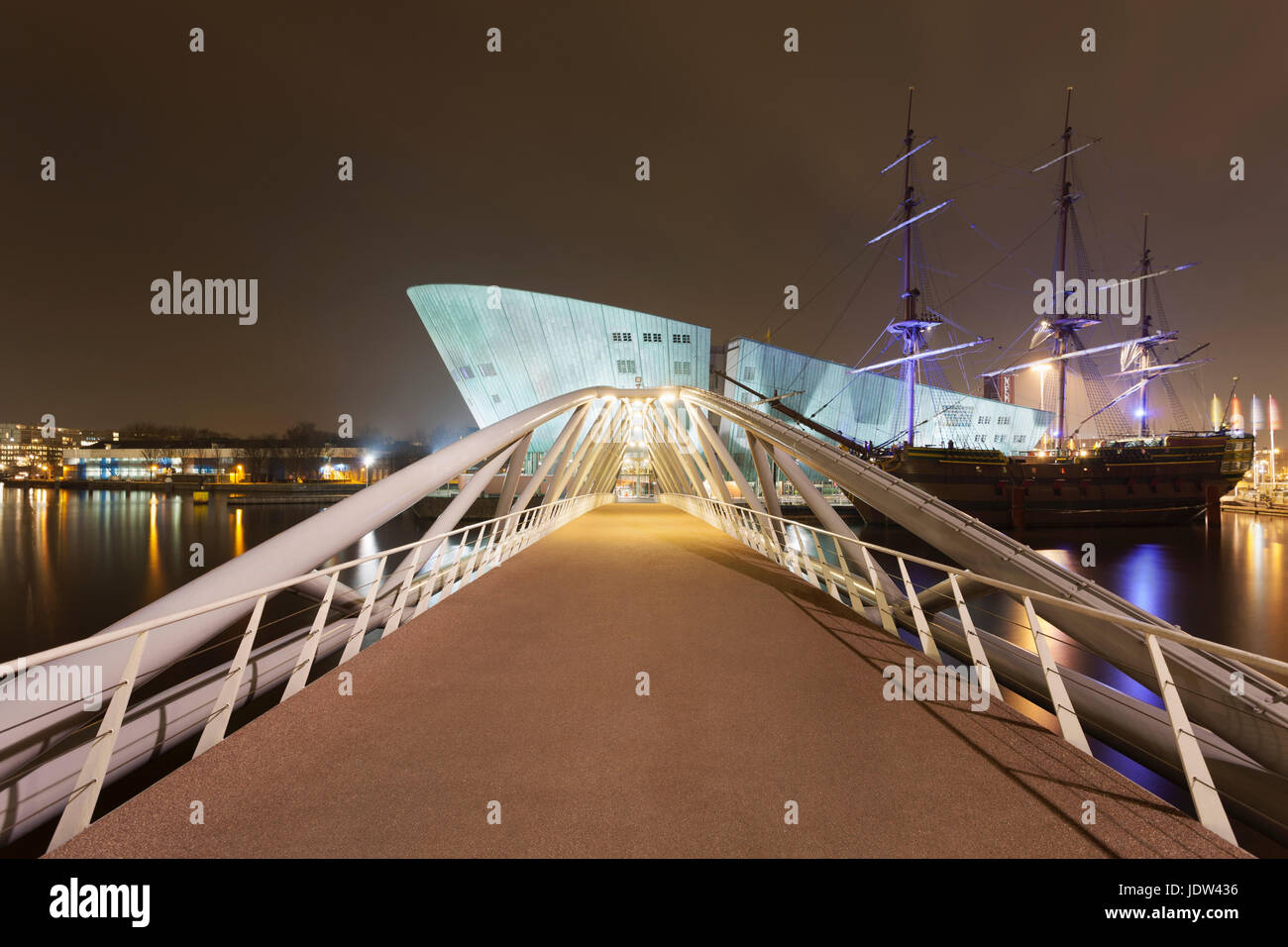 Le Musée des sciences NEMO situé à l'Oosterdok, Amsterdam, Pays-Bas Banque D'Images