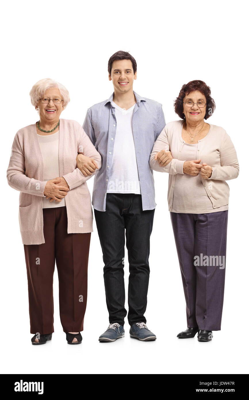 Portrait d'un jeune homme avec deux femmes âgées regardant la caméra et smiling isolé sur fond blanc Banque D'Images