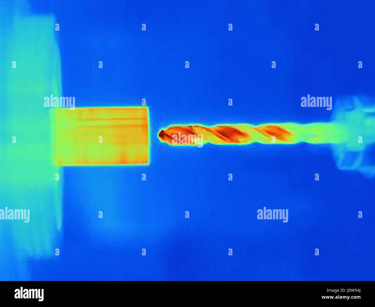 Image thermique de forage dans un composant, montrant l'accumulation de chaleur sur le foret et la pièce Banque D'Images