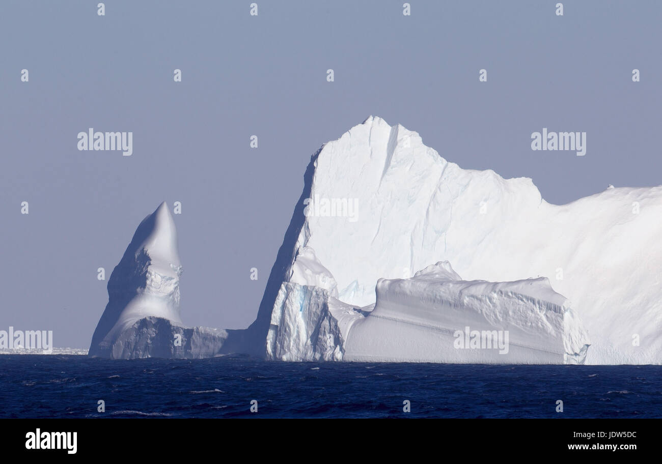 Iceberg dans l'océan du Sud, 180 miles au nord de l'Antarctique, l'Antarctique Banque D'Images