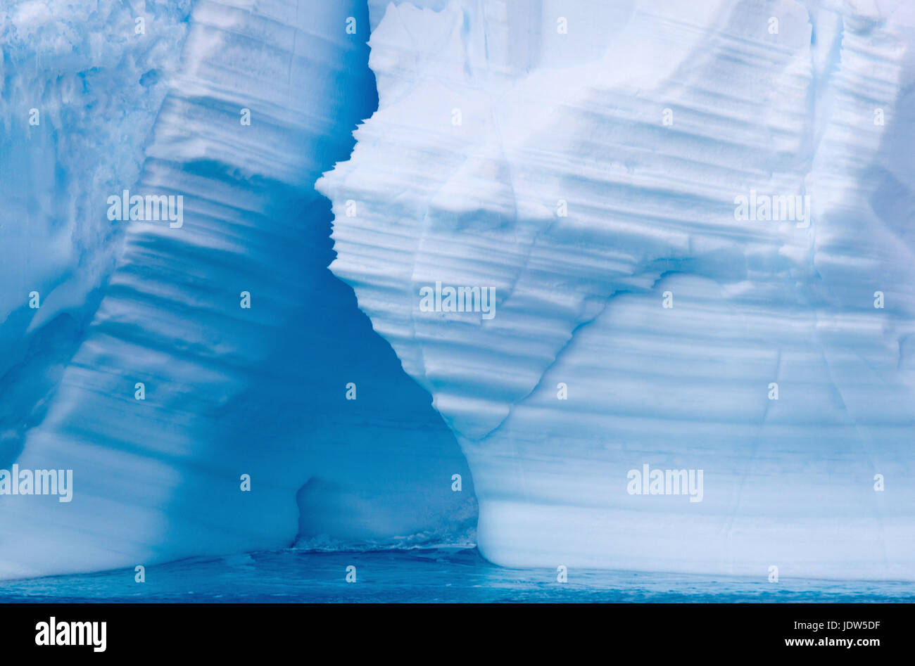 Iceberg, banquise dans l'océan du Sud, 180 miles au nord de l'Antarctique, l'Antarctique Banque D'Images