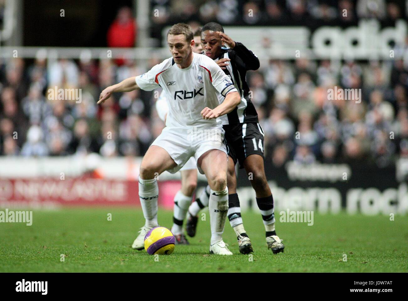 KEVIN NOLAN & CHARLES N'Zogbia V NEWCASTLE BOLTON ST JAMES PARK NEWCASTLE ANGLETERRE 19 Janvier 2008 Banque D'Images
