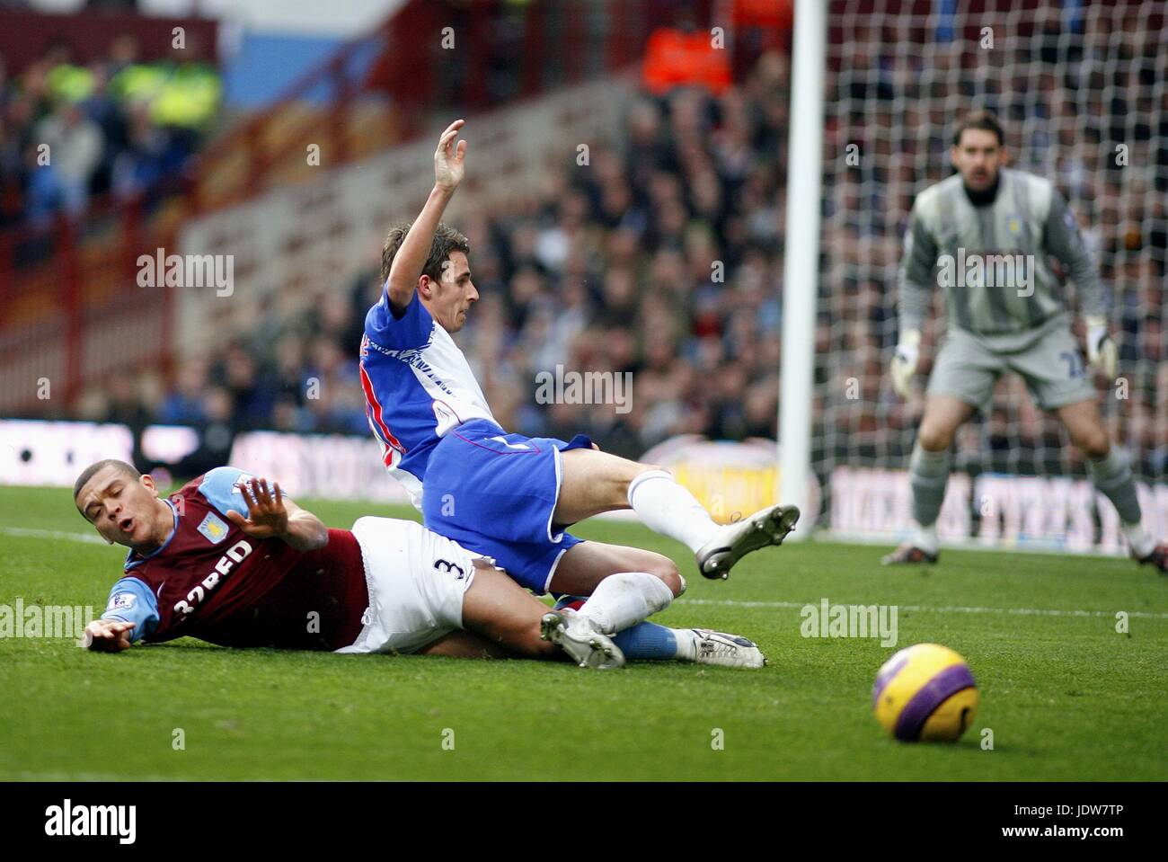 WILFRED BOUMA MATT DERBYSHIRE ASTON VILLA V Blackburn Rovers VILLA PARK BIRMINGHAM ENGLAND 26 Janvier 2008 Banque D'Images