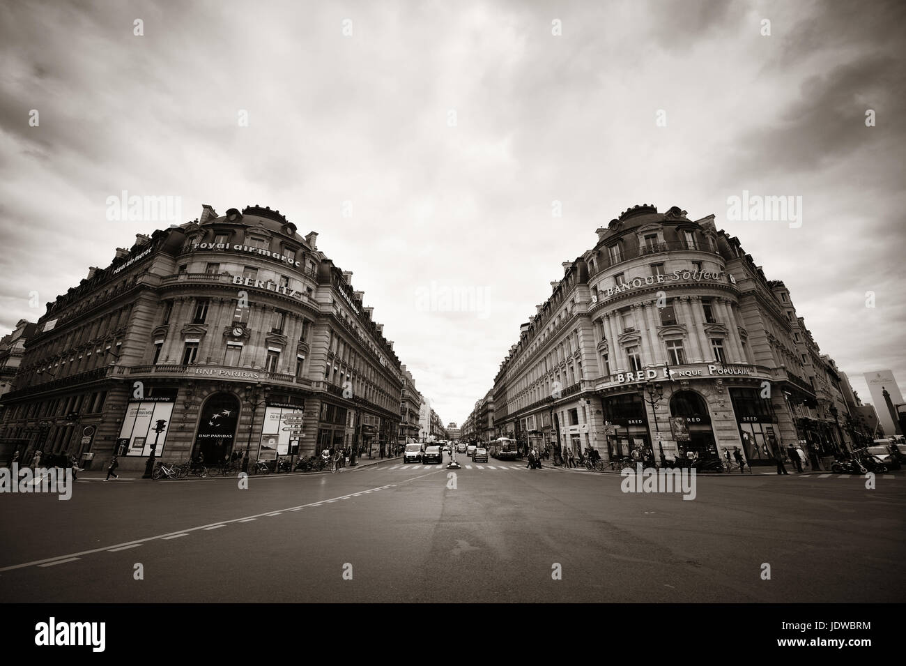 PARIS, FRANCE - Le 13 mai : City Street view le 13 mai 2015. Avec la population de 2M, Paris est la capitale et la plus grande ville de France. Banque D'Images